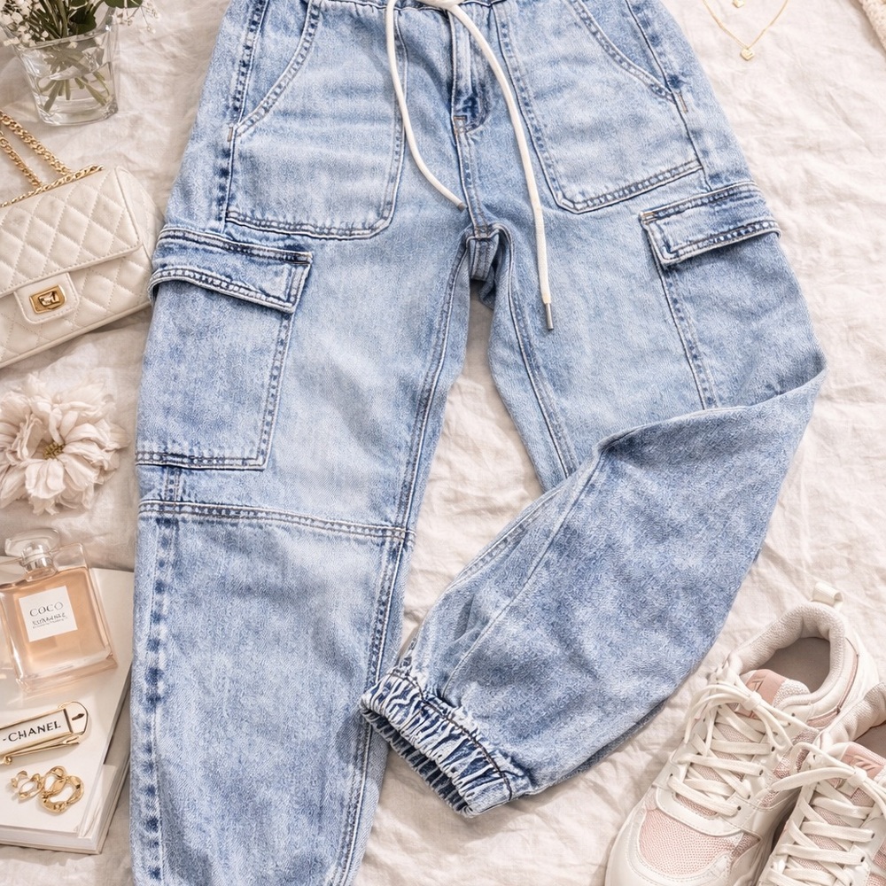 American Eagle Outfitters Light Blue Cargo Jogger Jeans - Women